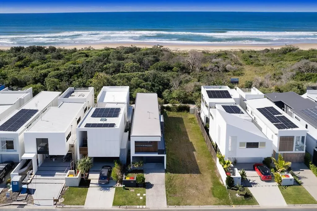 Absolute Beachfront Marcoola 4Bd, Heated Spa 0*,  Australia
