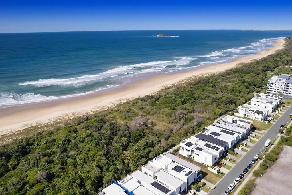 Holiday home Absolute Beachfront Marcoola 4Bd, Heated Spa