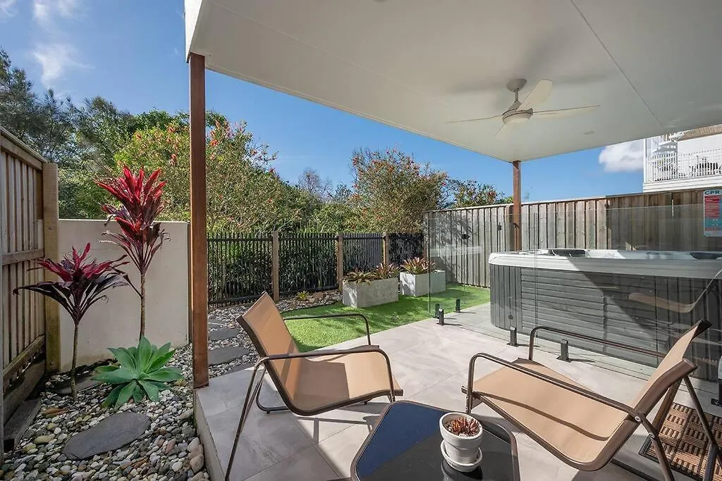 Absolute Beachfront Marcoola 4Bd, Heated Spa Australia